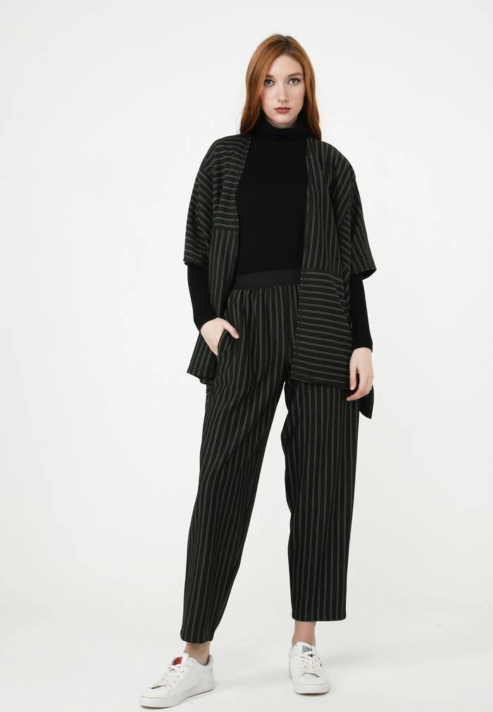 Madam-T Pantalon Classique - Grün 2 Madam-T Pantalon Classique - Grün – Image 2