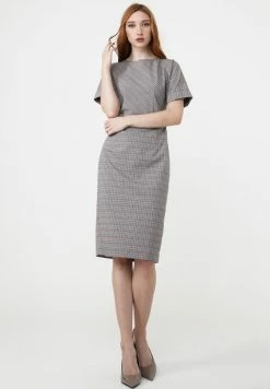 Madam-T Robe Fourreau - Grau Pink 12 Madam-T Robe Fourreau - Grau Pink -Madam-T Soldes 2022 b3f8ff9f363a4ea5bea6bb28c987adc0