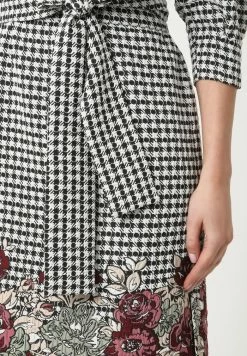 Madam-T Robe Fourreau - Weiß, Schwarz 10 Madam-T Robe Fourreau - Weiß, Schwarz -Madam-T Soldes 2022 b4adaec448f4415e9216e20eb849bcef