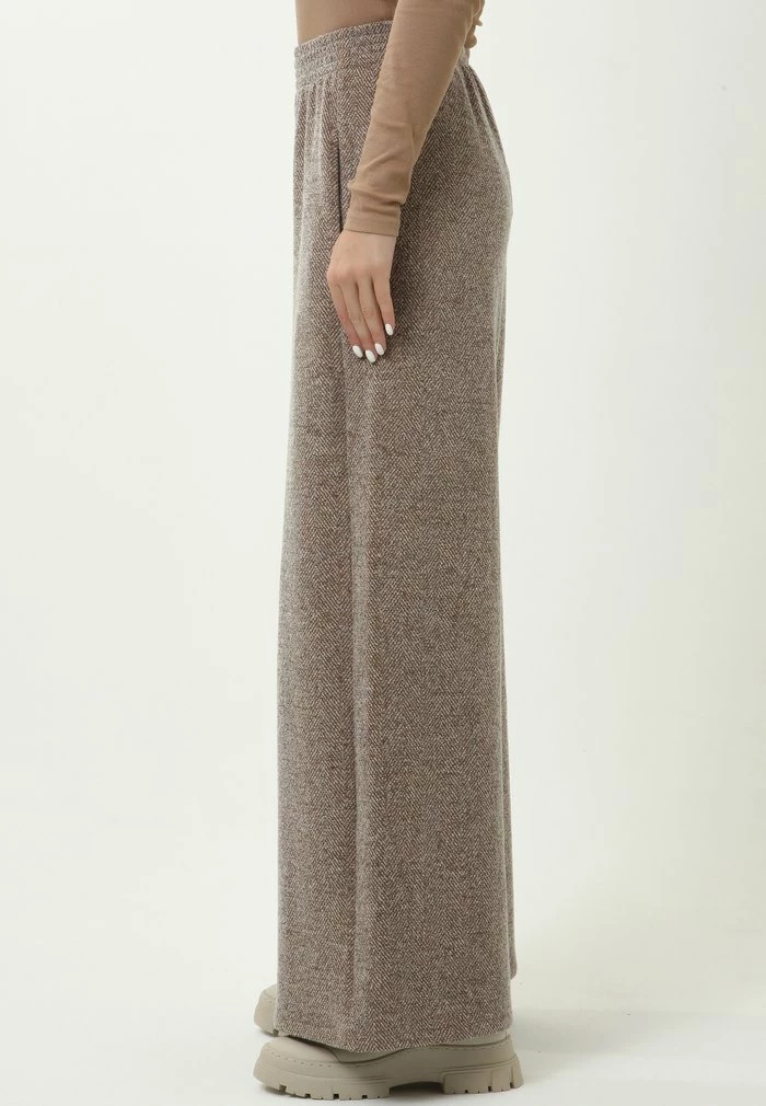 Madam-T NOVARA - Pantalon Classique - Schwarz/ Senf 4 Madam-T NOVARA - Pantalon Classique - Schwarz/ Senf – Image 4