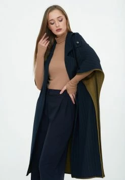 Madam-T IRIS - Cape - Blue -Madam-T Soldes 2022 c3b39265584549d790d874c31b576f15