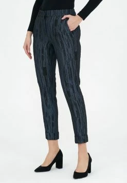 Madam-T MARIO - Pantalon Classique - Schwarz/blau 16 Madam-T MARIO - Pantalon Classique - Schwarz/blau -Madam-T Soldes 2022 c95fa775788c4115bad6b787aa825679