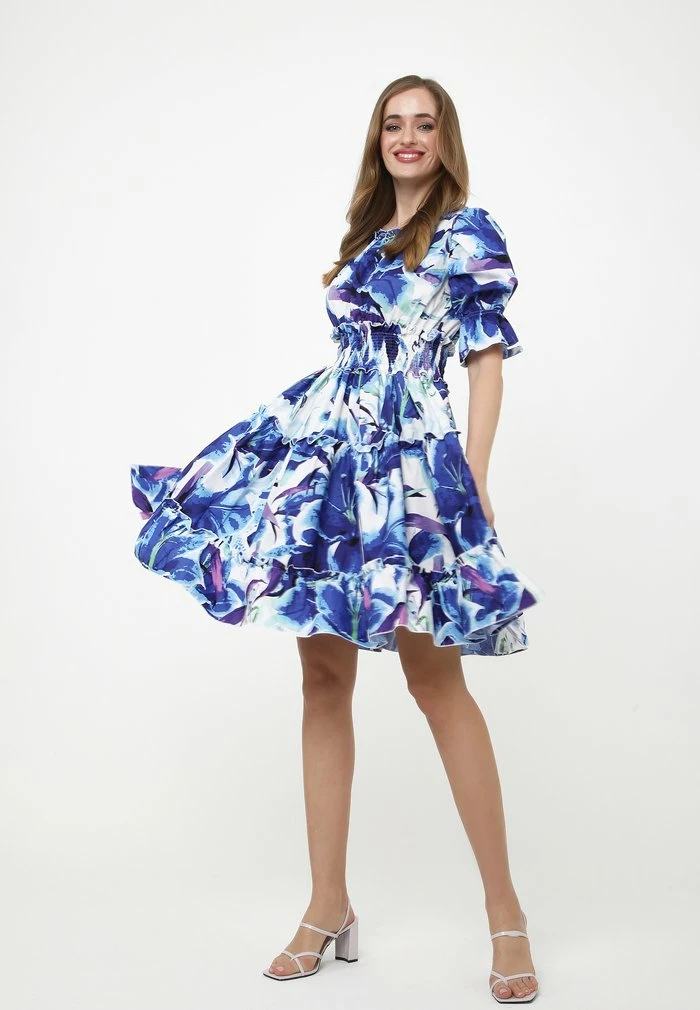 Madam-T Robe De Jour - Weiß Kornblumenblau 1 Madam-T Robe De Jour - Weiß Kornblumenblau