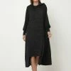 Madam-T Robe Pull - Schwarz