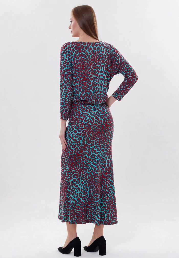 Madam-T GAGRA - Robe Longue - Regie/emanine Red 3 Madam-T GAGRA - Robe Longue - Regie/emanine Red – Image 3