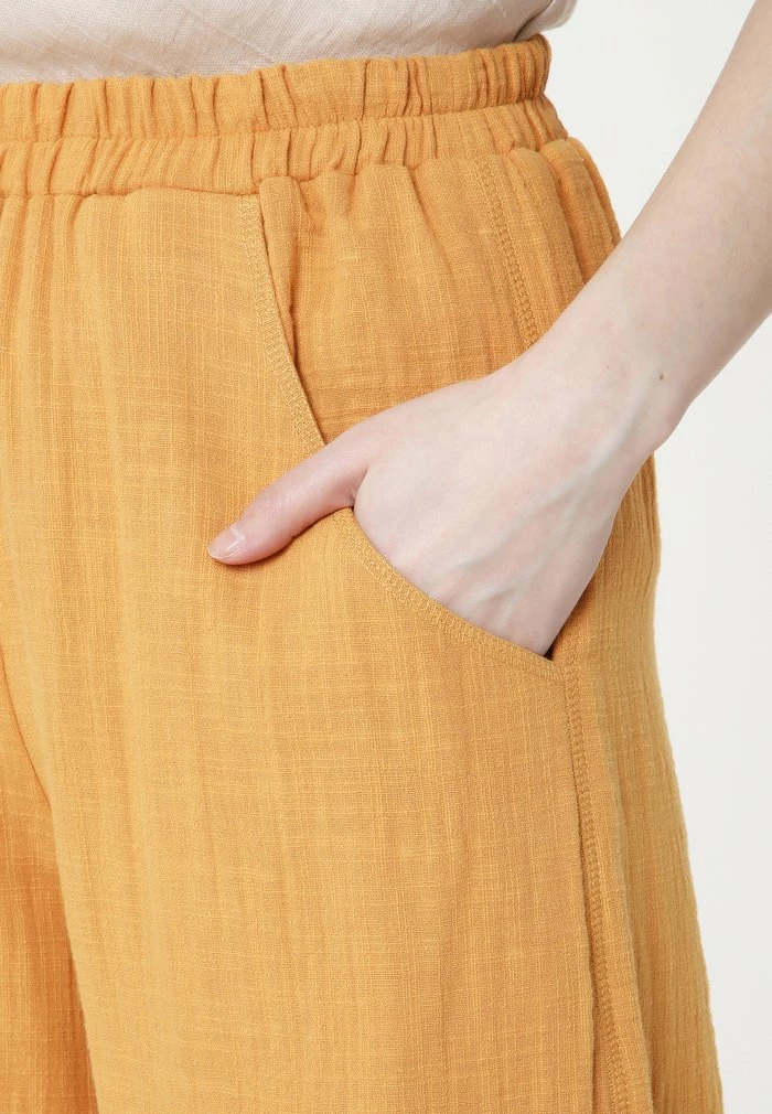 Madam-T ANNELISA - Pantalon Classique - Gelb 6 Madam-T ANNELISA - Pantalon Classique - Gelb – Image 6