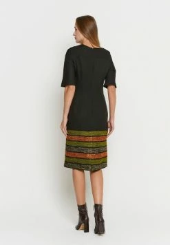 Madam-T NOELLA - Robe Fourreau - Schwarz, Orange -Madam-T Soldes 2022 d391f93f20c242878d441b9982f5539d