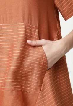 Madam-T KIRA - Tunique - Ingwer, Weiß -Madam-T Soldes 2022 d5c250c58adc4e59b4336d5aa18fcbe0