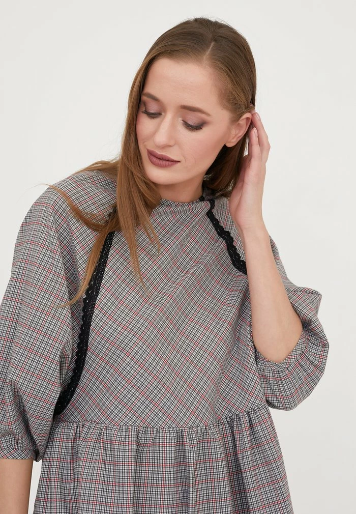 Madam-T ADAMASA - Robe De Jour - Grüner Vogel Rosa 4 Madam-T ADAMASA - Robe De Jour - Grüner Vogel Rosa – Image 4