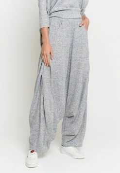 Madam-T POLLI - Pantalon Classique - Grau -Madam-T Soldes 2022 de3fb40f57d44f06b86566f5b28a929b