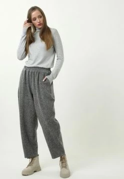 Madam-T HOSE VULA - Pantalon De Survêtement - Black -Madam-T Soldes 2022 e0f3501918bd4252a7dcaec8e381c18b