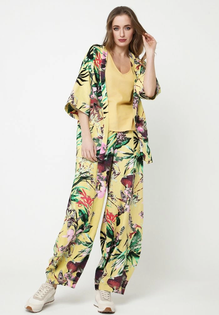 Madam-T Pantalon Classique - Gelbgrün 2 Madam-T Pantalon Classique - Gelbgrün – Image 2