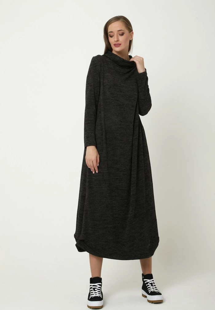 Madam-T Robe Pull - Schwarz 1 Madam-T Robe Pull - Schwarz